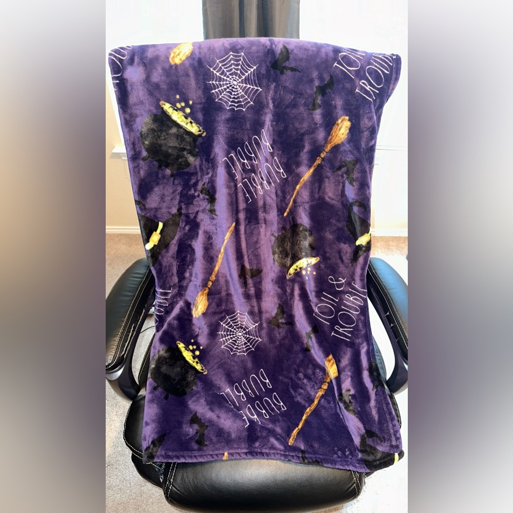 Halloween theme throw blanket